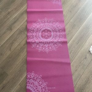 Used Gaiam yoga mat.